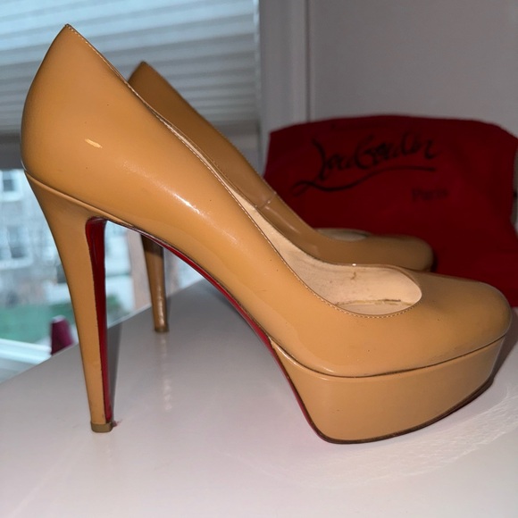 Christian Louboutin Nude Patent Platform Pumps with Red Soles - Picture 7 of 15